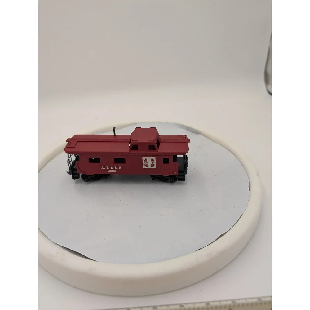 Tyco HO Scale Santa Fe ATSF Caboose Red 7240 Model Train Car Hong Kong